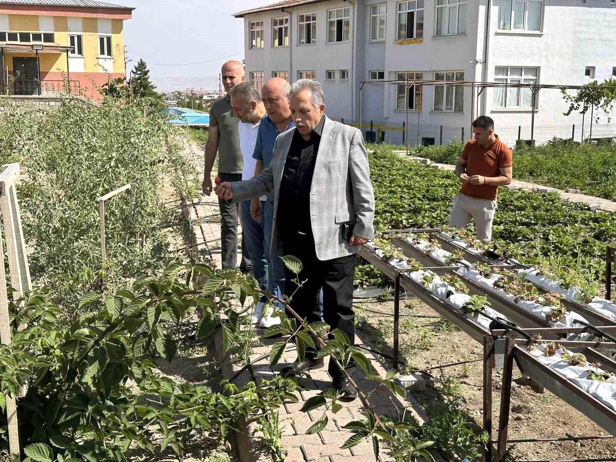 Talas Belediyesi Tarım ve Hayvancılıkta Yenilikçi ve Örnek Modelini Geliştiriyor