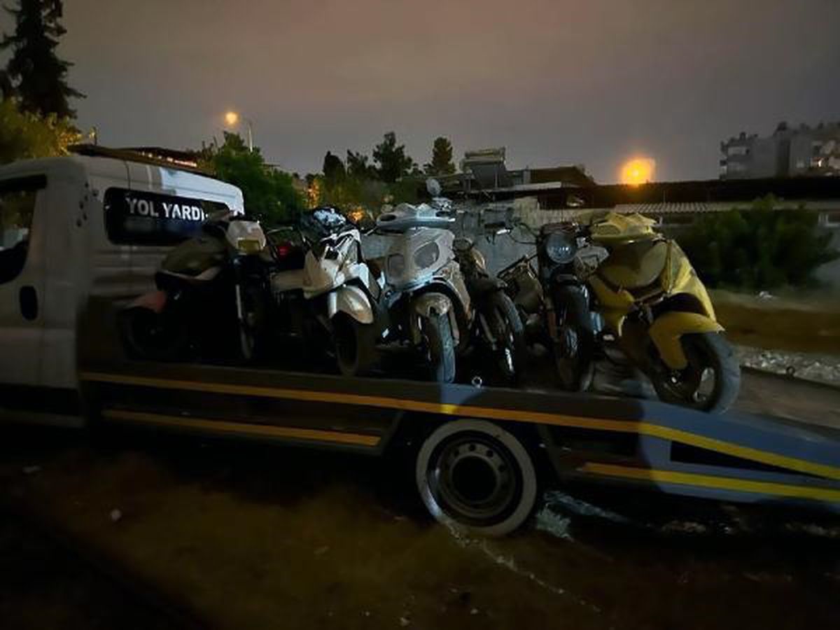 Adana\'da Terk Edilen Yediemin Otoparkında Hırsızlık Yapan 4 Şüpheli Yakalandı