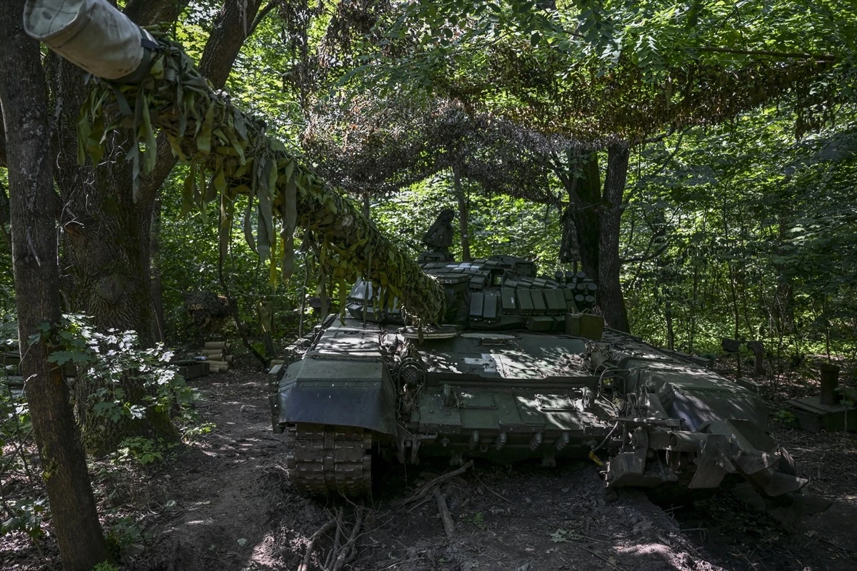 Ukrayna Ordusu, Rus Mevzilerine Atış Yaparak Görevlerini Yerine Getiriyor