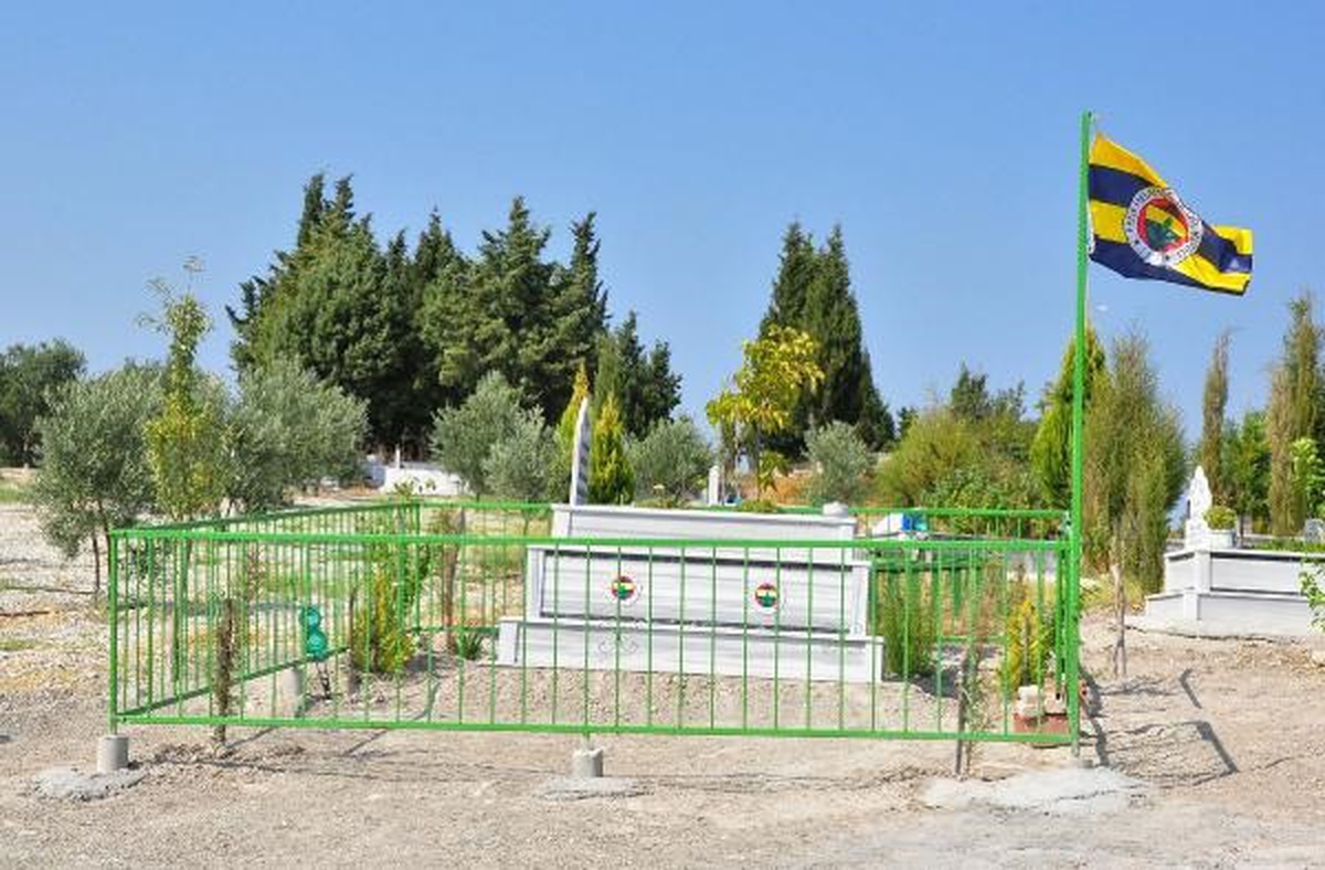 Fenerbahçe Taraftarının Vasiyeti: Fenerbahçe Armalı Mezar