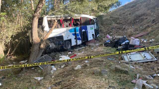 Yozgat'ta 12 kişinin öldüğü otobüs kazasında yaralananlar yaşadıklarını anlattı Yozgat'ta 12 kişinin öldüğü otobüs kazasında yaralananlar yaşadıklarını anlattı