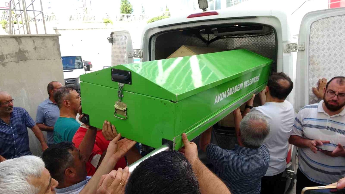 Yozgat\'ta meydana gelen otobüs kazasında hayatını kaybeden 12 kişinin cenazeleri memleketlerine gönderildi