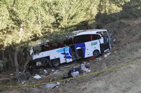 12 kişinin hayatını kaybettiği kazada otobüs şoförünün kalp krizi geçirdiği belirlendi