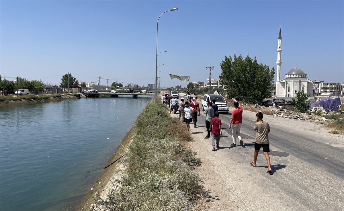 Adana\'da sulama kanalına düşen kız çocuğu aranıyor