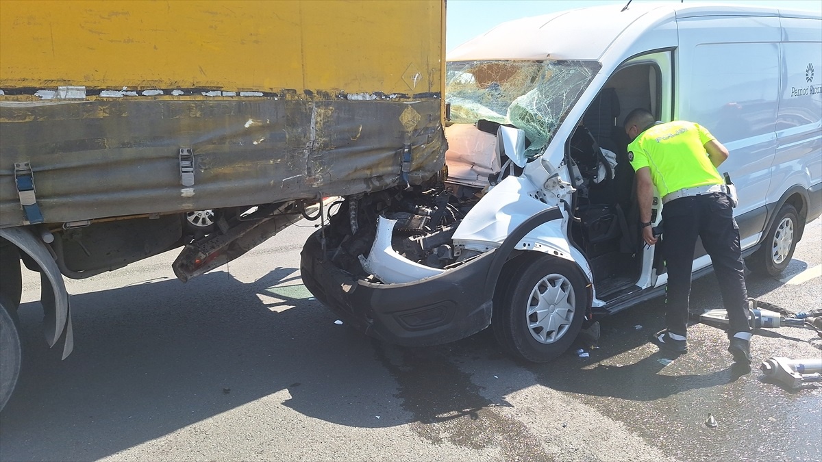 Anadolu Otoyolu\'nda meydana gelen trafik kazalarında 4 kişi yaralandı