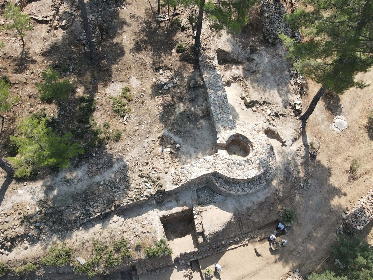 Muğla Kavaklıdere\'de yapılan kazılarda tarihi kültür tabakalarına ulaşıldı
