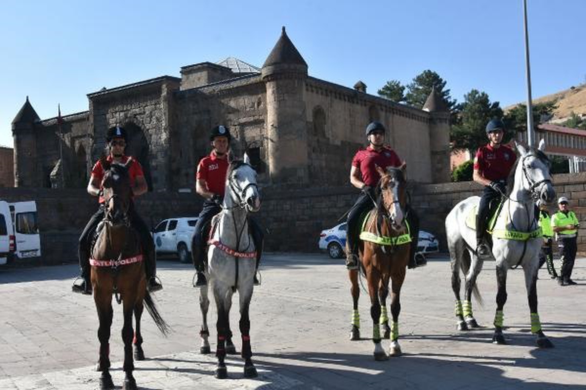 Bitlis\'te Malazgirt Zaferi\'nin 952. yıl dönümü etkinlikleri başladı