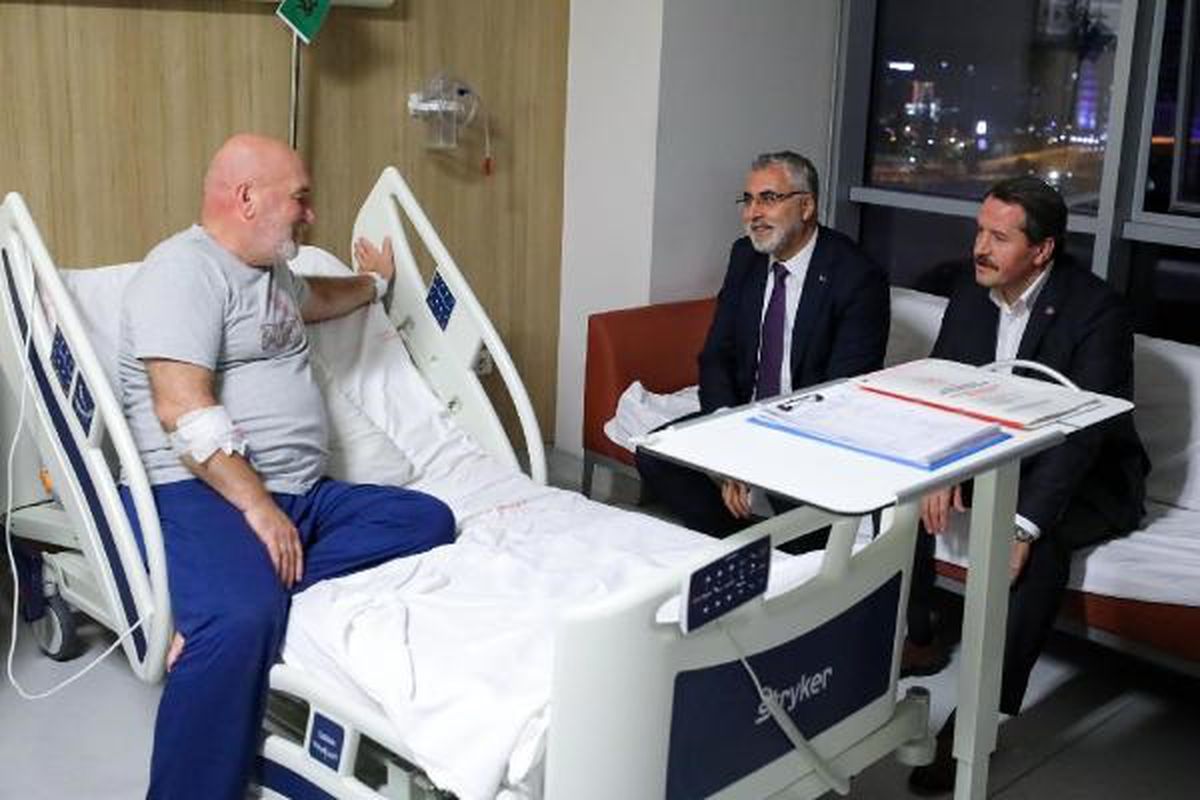 Çalışma ve Sosyal Güvenlik Bakanı Tonbul\'u Hastanede Ziyaret Etti