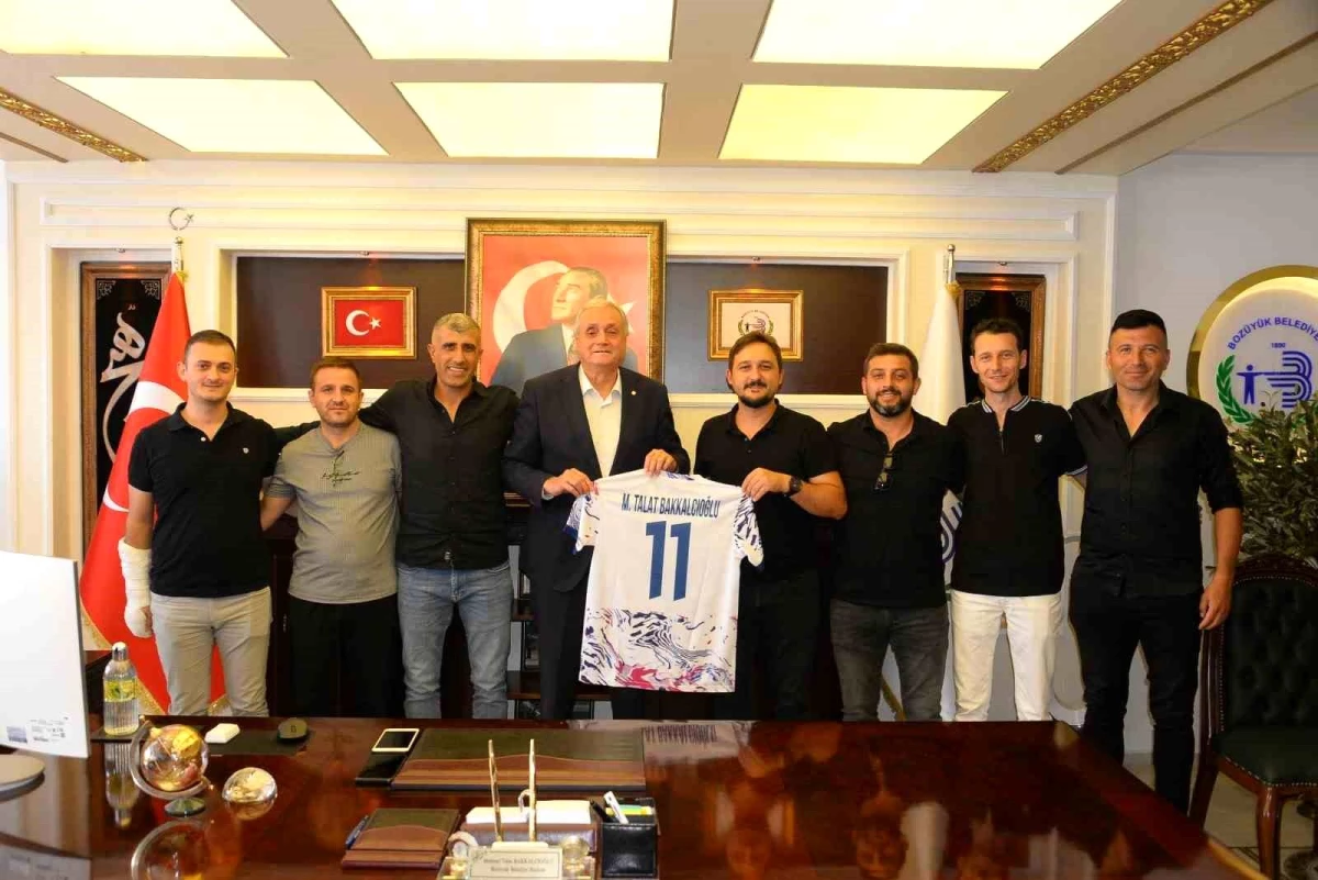 Bozüyükspor Kulübü Başkanı ve Yönetim Kurulu Belediye Başkanını Ziyaret Etti