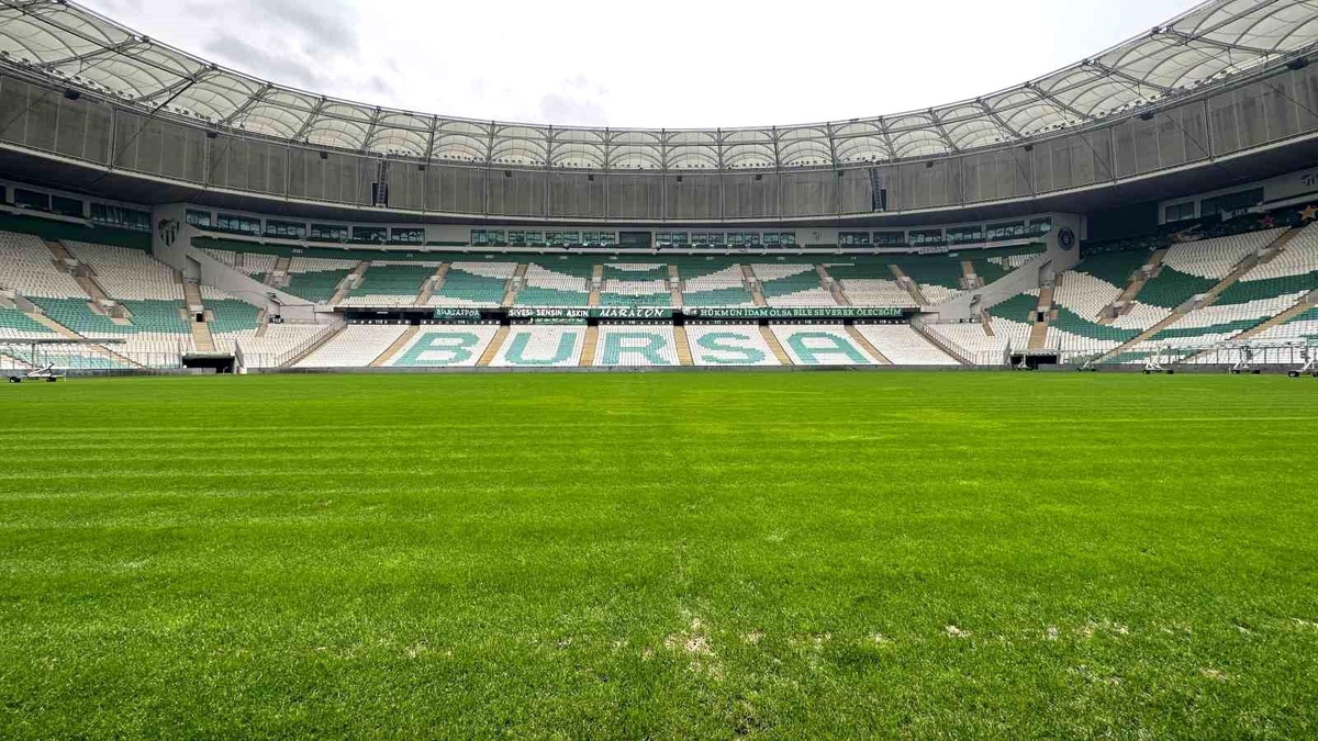 Timsah Park\'ın zeminiyle ilgili sorun nedeniyle Bursaspor-Yeni Mersin İdman Yurdu maçı Minareli Çavuş Spor Tesisleri\'nde oynanacak