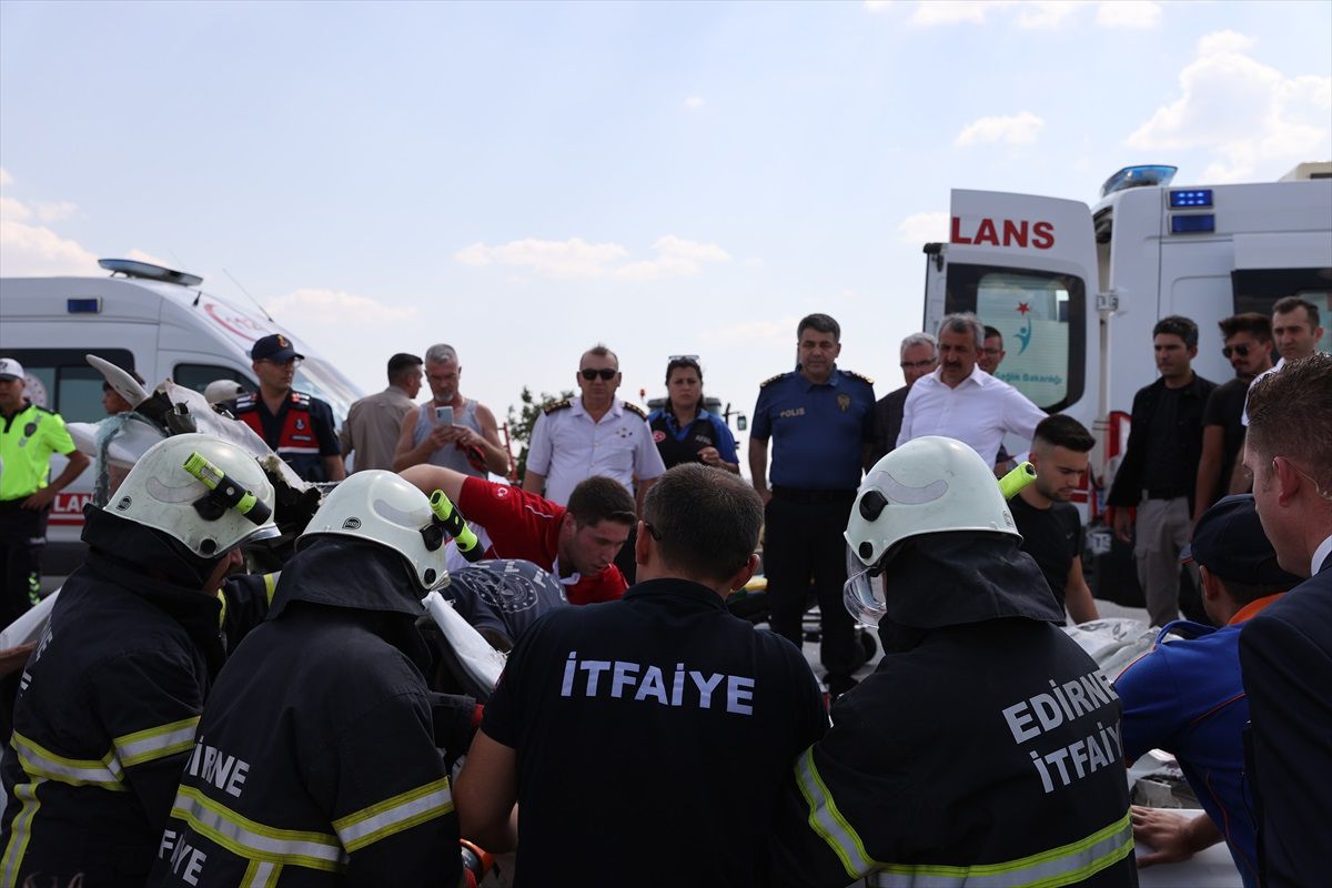 Edirne\'de trafik kazasında 1 polis öldü, 5 kişi yaralandı