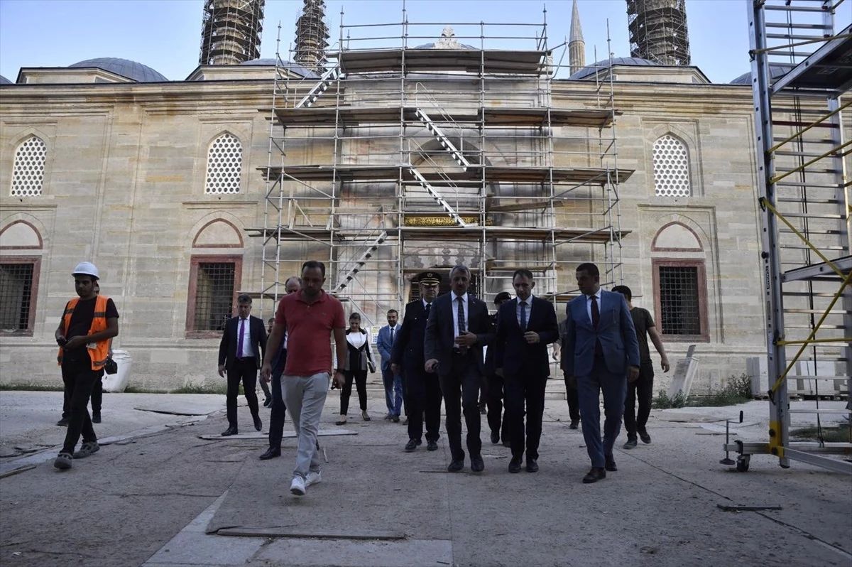 Edirne Valisi Yunus Sezer Selimiye Camisi ve Kapıkule Sınır Kapısı\'nda incelemelerde bulundu