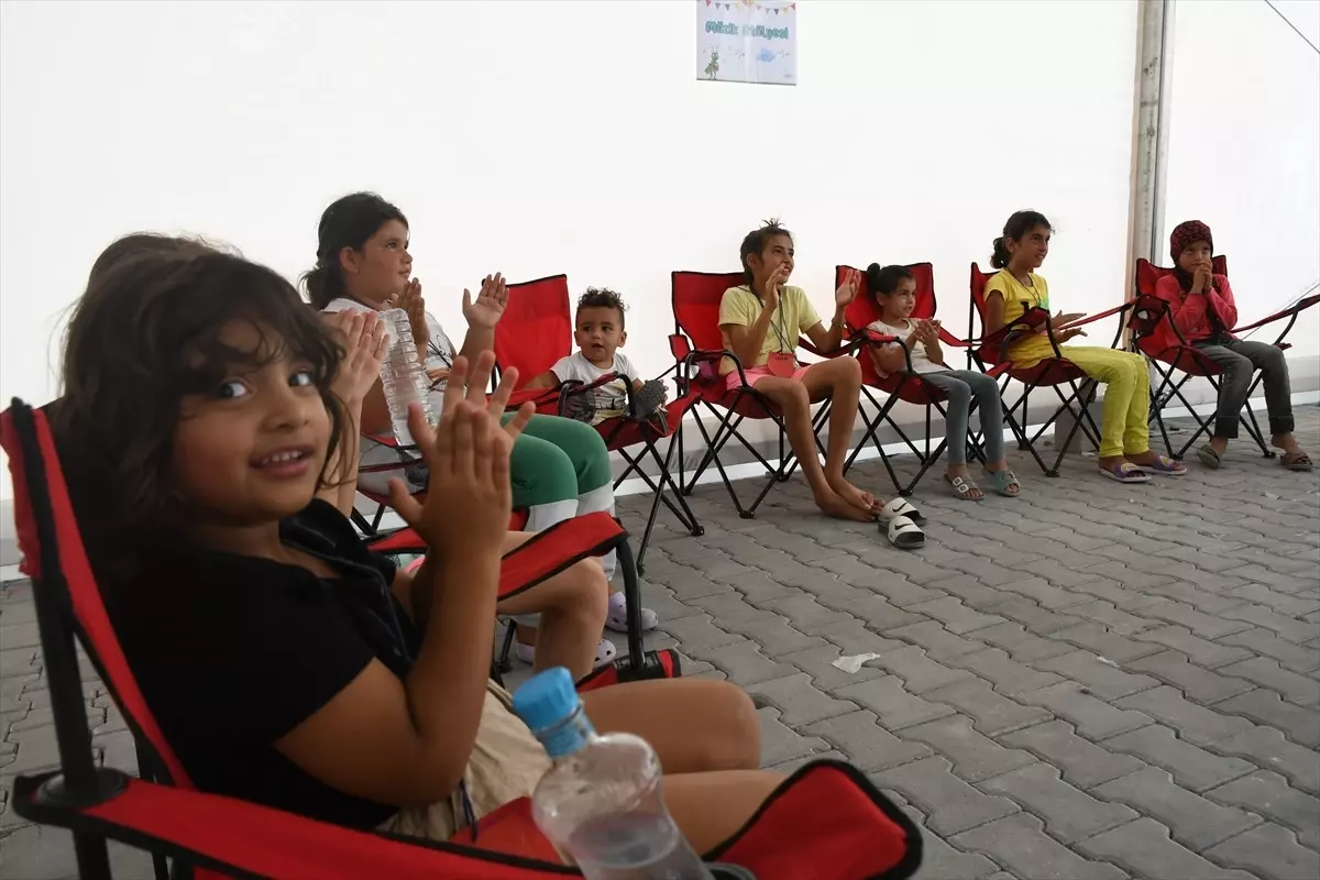 Umut Tırı, depremden etkilenen çocuklara psikososyal destek sağlıyor