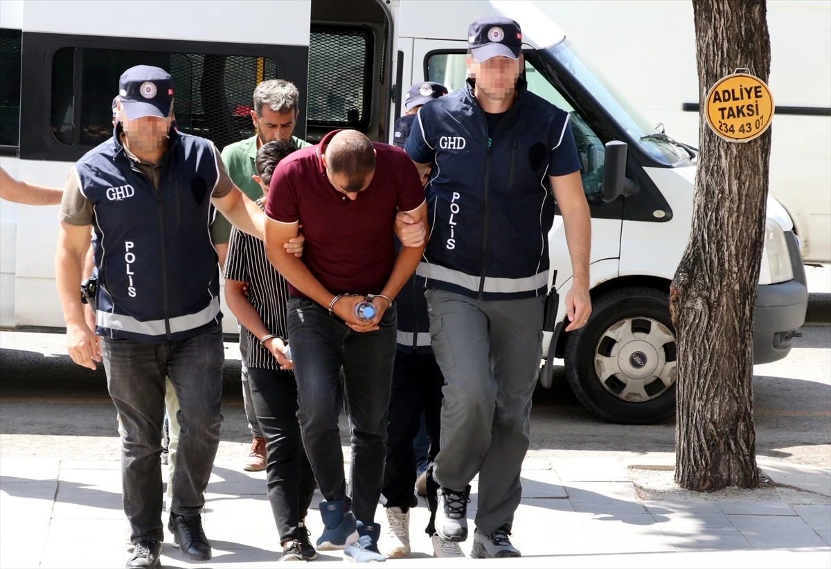 Erzurum\'da Göçmen Kaçakçılığı Operasyonu: 2 Zanlı Tutuklandı