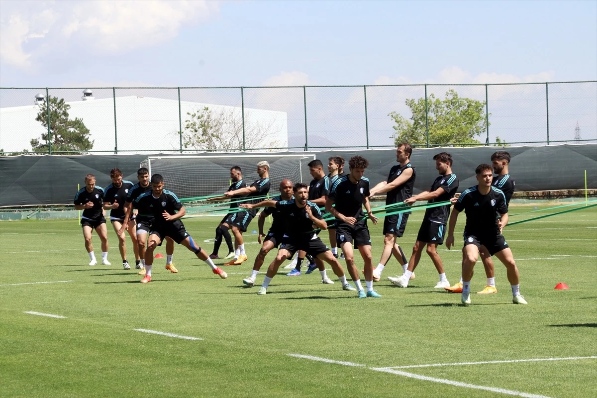 Erzurumspor FK, Kazım Karabekir Stadı\'ndaki çalışmaların bitirilmesini istiyor