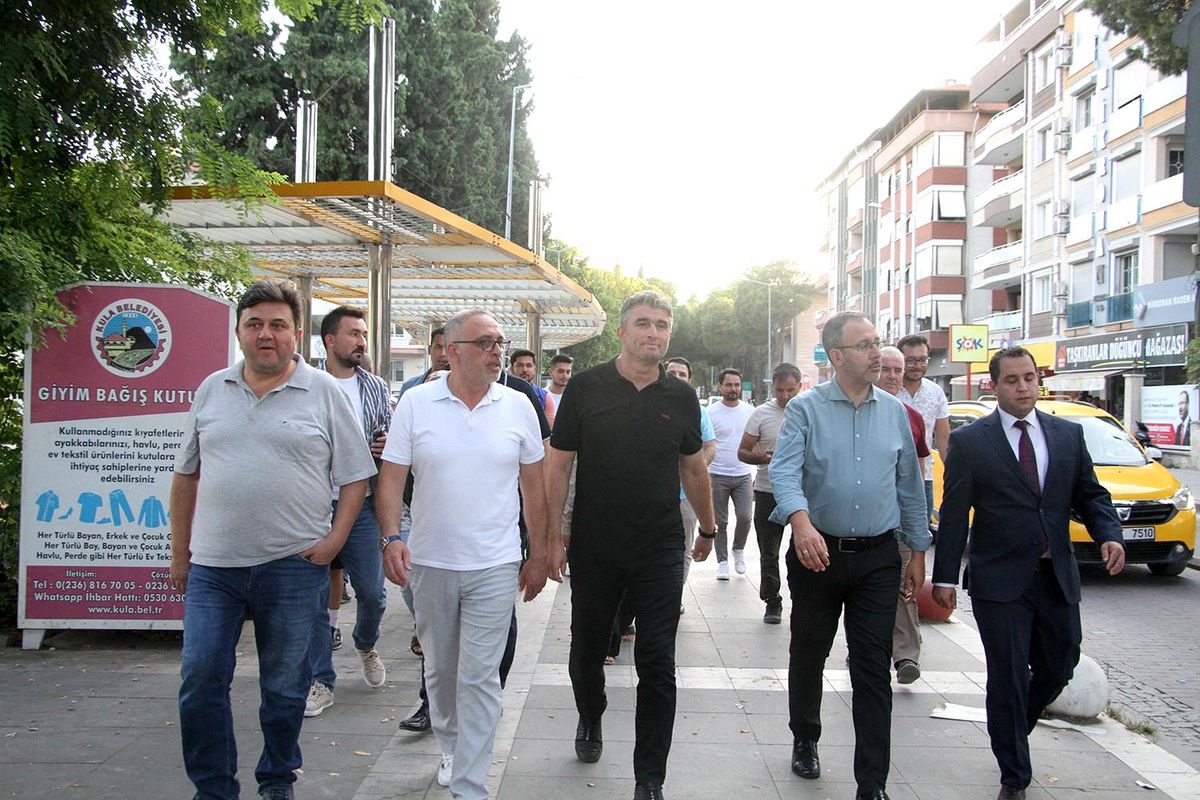 Eski Bakan Kasapoğlu memleketi Kula\'yı ziyaret etti