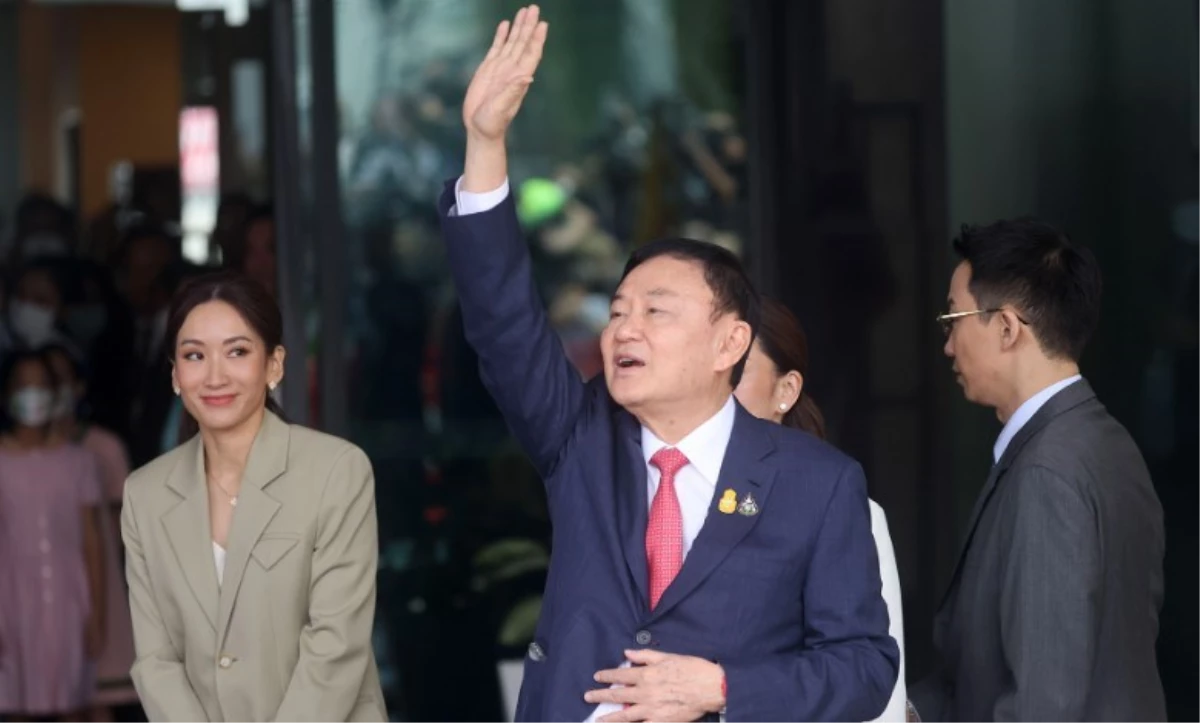 Eski Tayland Başbakanı Thaksin Shinawatra Ülkesine Geri Döndükten Sonra Tutuklandı