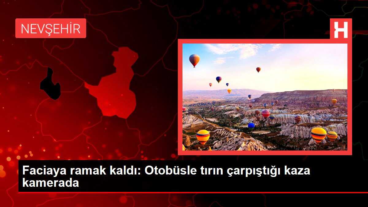 Faciaya ramak kaldı: Otobüsle tırın çarpıştığı kaza kamerada