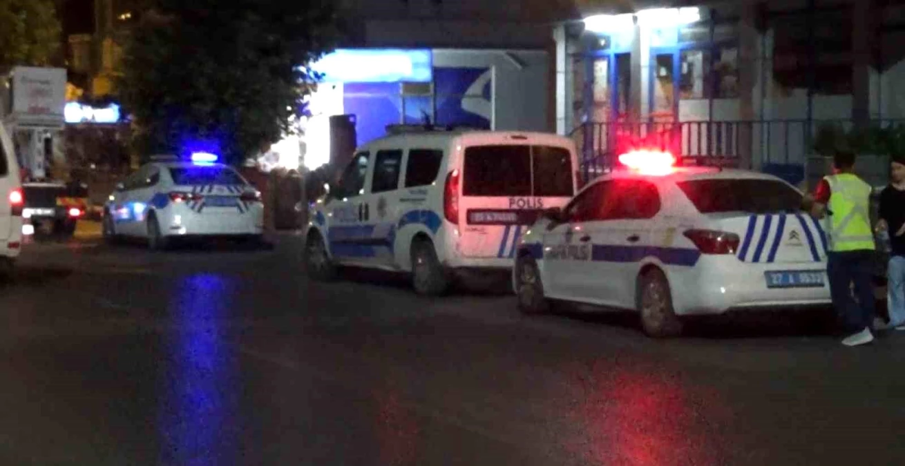 Gaziantep\'te araç yayaya çarptı: 4 yaralı