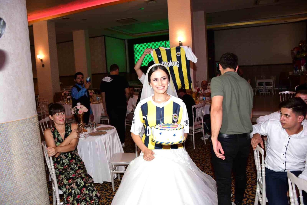 Antalya\'da Gelinin Sürpriz Doğum Günü Kutlaması