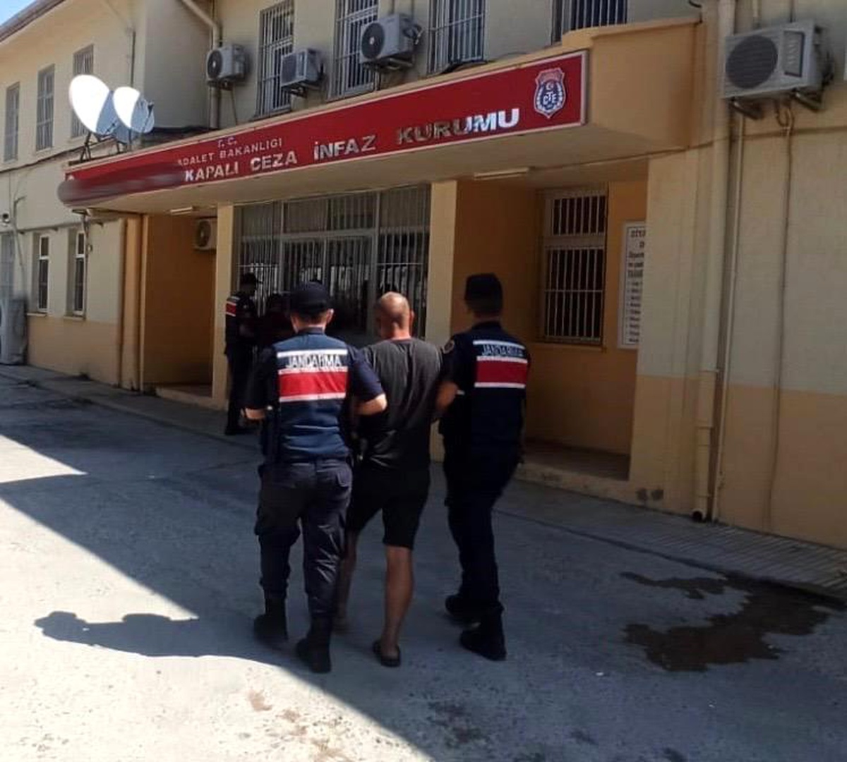 Manisa\'da Hırsızlık Suçundan Aranan Şahıs Yakalandı