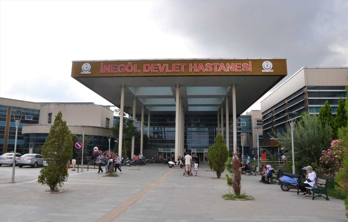 İnegöl Devlet Hastanesi, Akılcı İlaç Kullanımına Dikkat Çekmek İçin Tarihi Geçmiş İlaçları Topladı