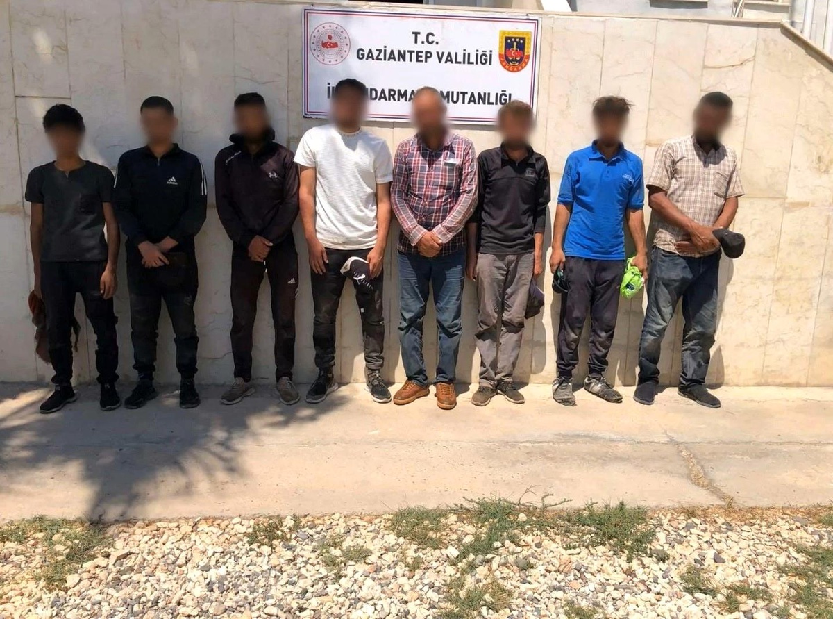 Gaziantep\'te Göçmen Kaçakçılarına Operasyon: 13 Gözaltı