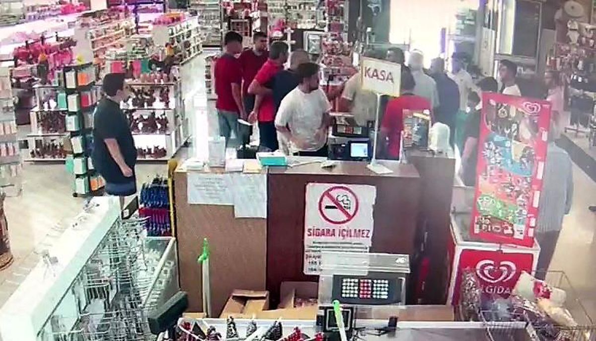 Denizli\'de Yolcu Otobüsü Şoförü Kavga Çıkardı: Aşçının Kafası Yarıldı