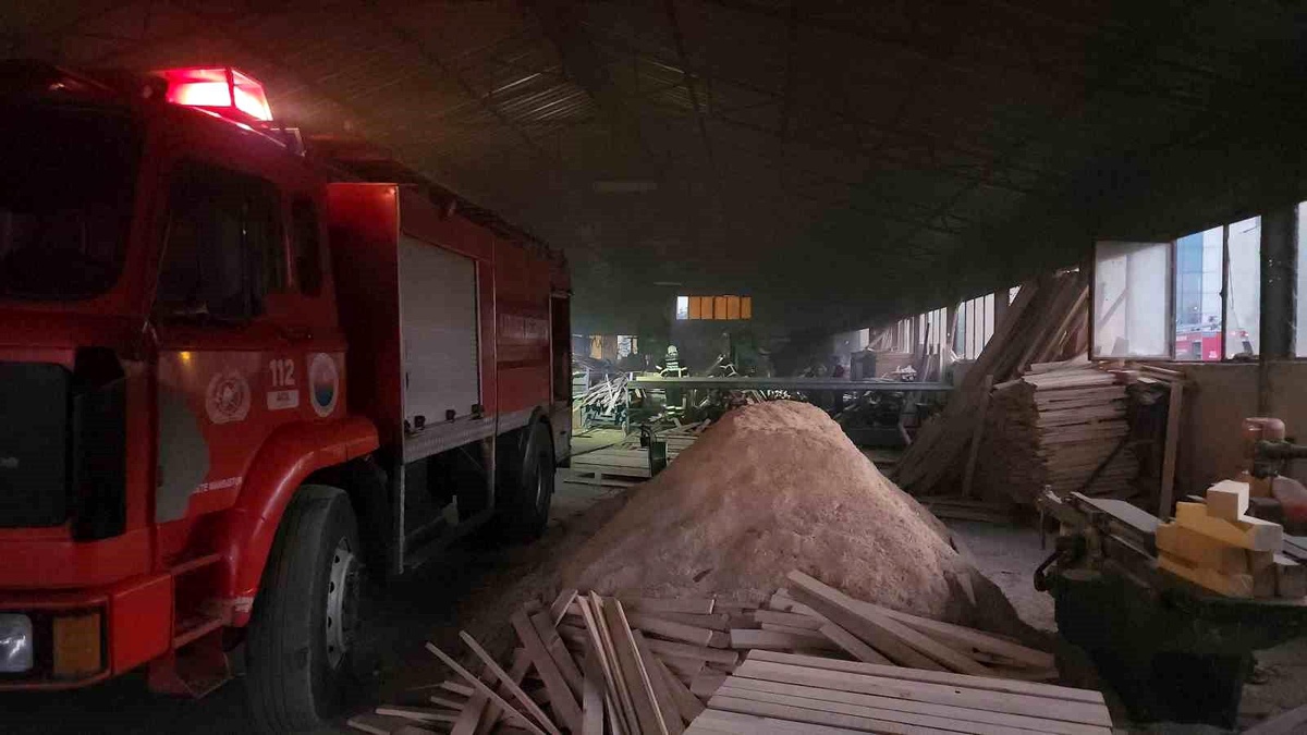 Karabük\'te kereste fabrikasında çıkan yangın söndürüldü