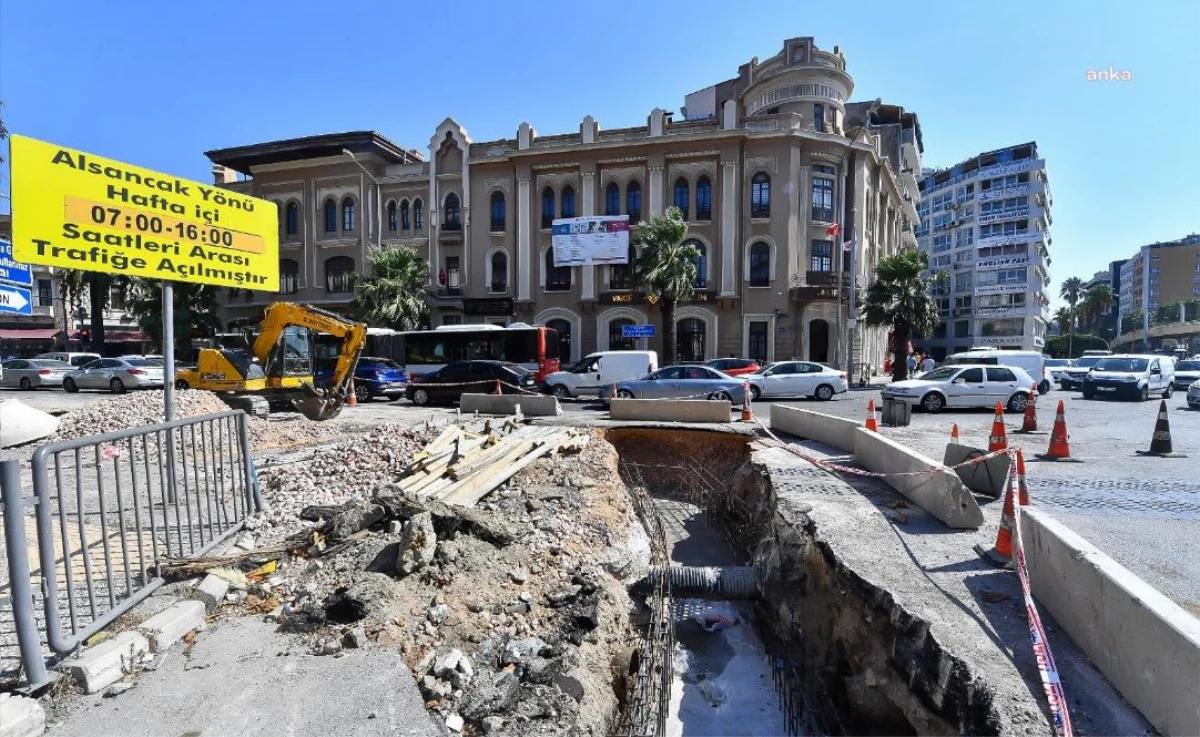 İzmir Büyükşehir Belediyesi\'nin "Kemeraltı Yağmursuyu Kuşaklama Projesi", Fevzi Paşa Bulvarı\'nda Devam Ediyor
