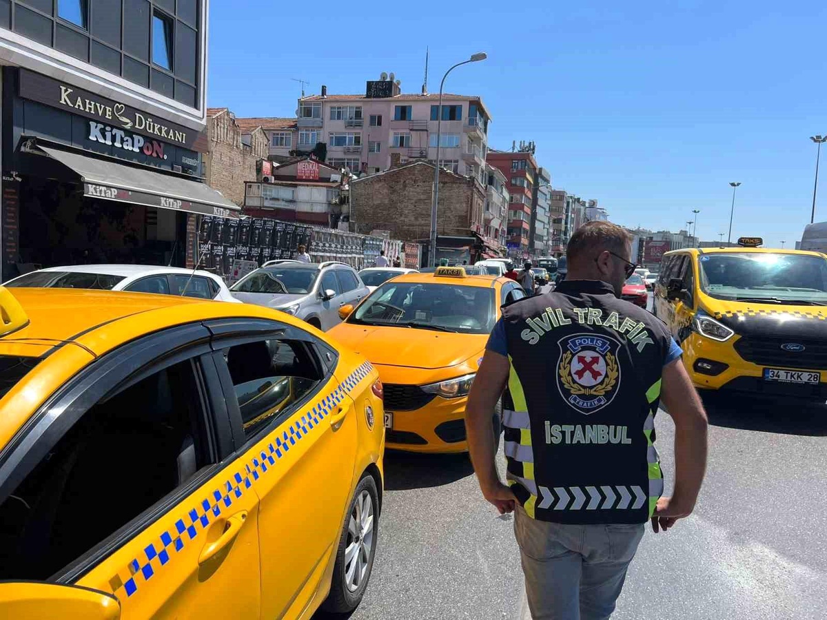 Kadıköy\'de Ticari Taksi Denetimi: Çok Sayıda Şoföre Cezai İşlem Uygulandı