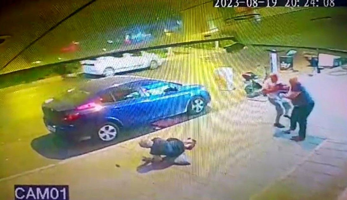 İzmir\'de komşu kavgası kanlı bitti: Bir kişi hayatını kaybetti