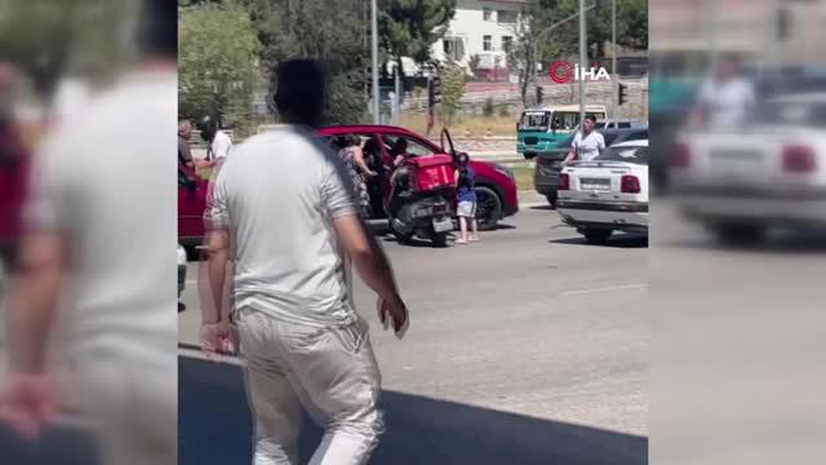 Karabük\'te yol verme kavgası cep telefonu kamerasına yansıdı