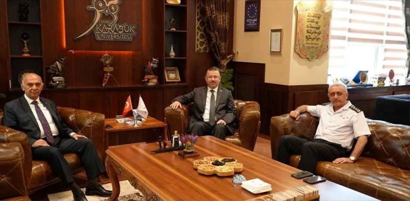 Vali Yardımcısı, İl Jandarma Komutanı ve KARDEMİR Genel Müdürü Karabük Üniversitesi Rektörünü ziyaret etti