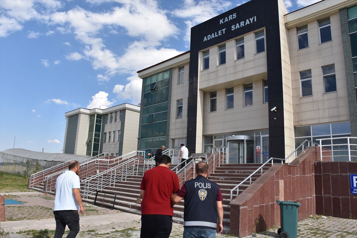Kars\'ta 19 düzensiz göçmen yakalandı