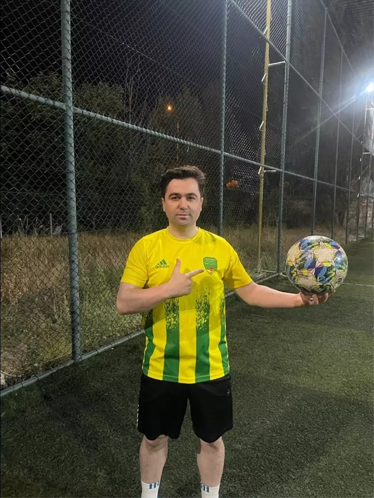 İskilip Kaymakamı Yunus Emre Vural, Belediye İskilipspor\'da futbol oynuyor