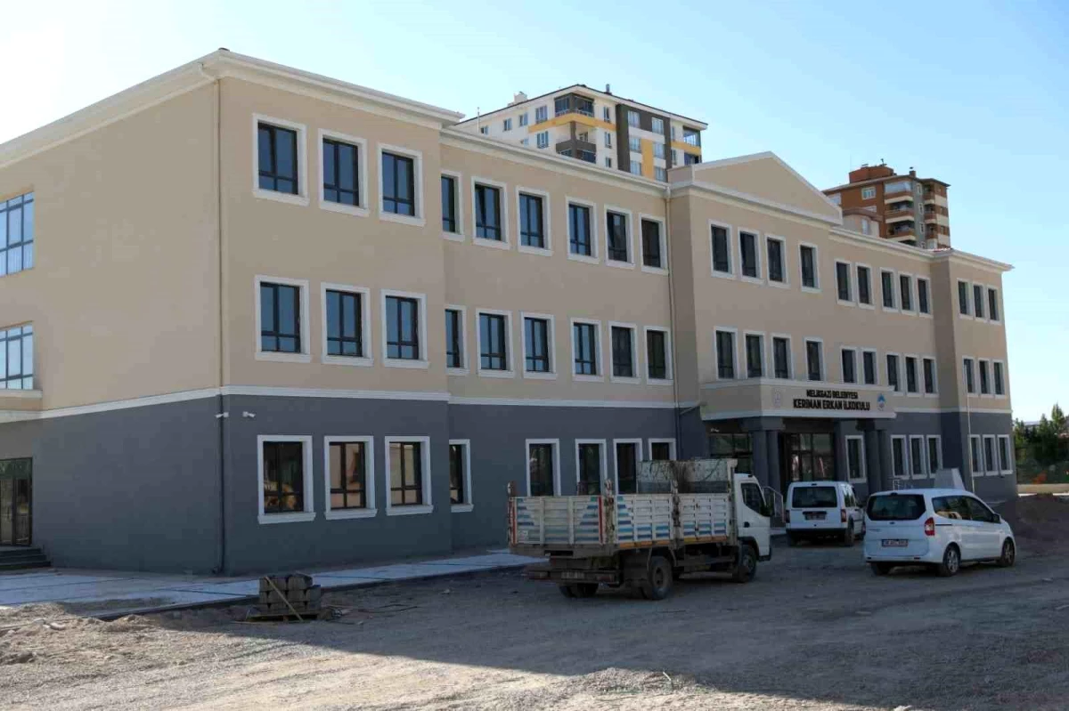 Melikgazi Belediyesi, Yıldırım Beyazıt Mahallesi\'nde iki yeni okulun inşaatını tamamladı