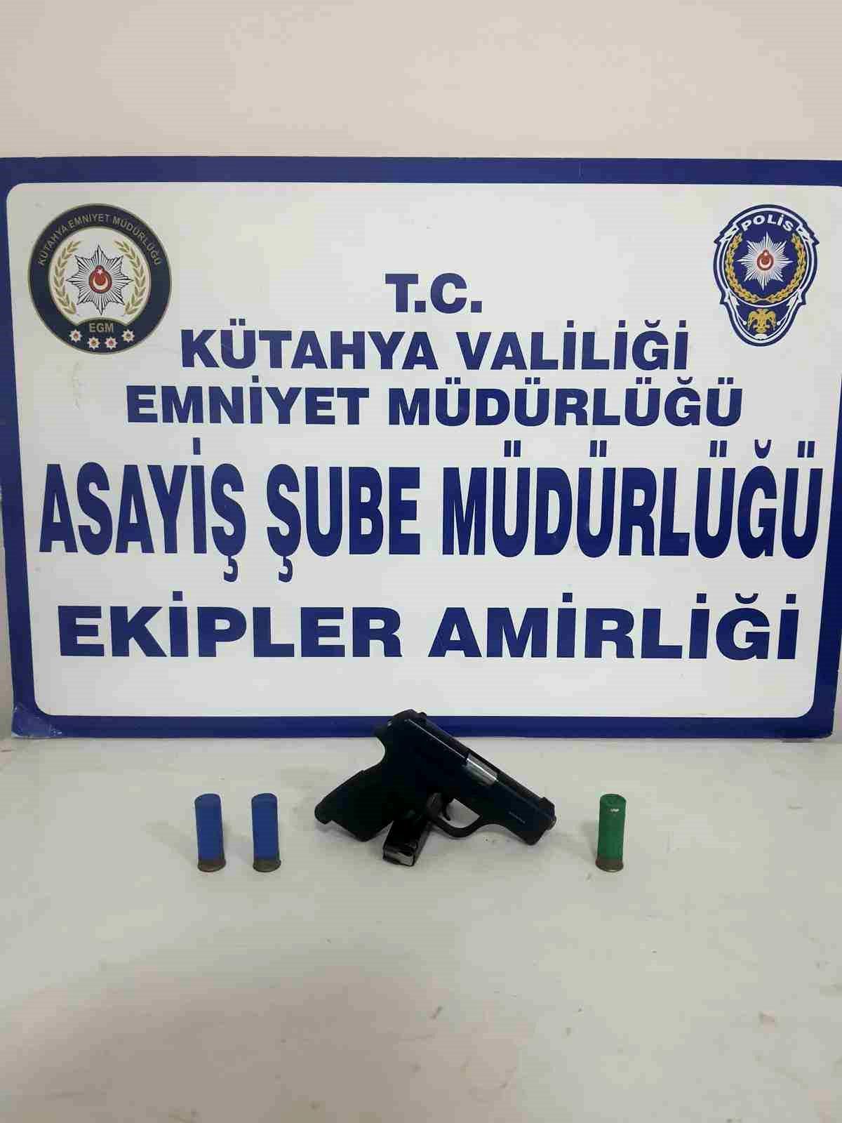 Kütahya\'da Ruhsatsız Tabanca ve Fişek Ele Geçirildi
