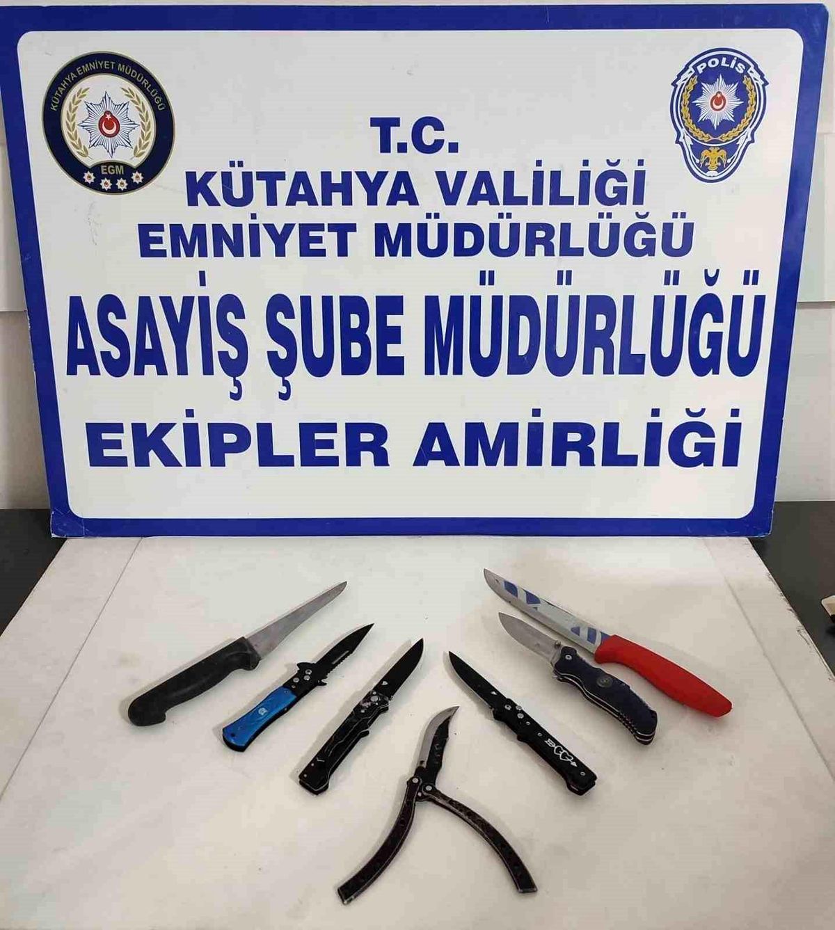 Kütahya\'da Asayiş Şube Müdürlüğü tarafından gerçekleştirilen \'Dar bölge\' uygulamasında 255 şahıs ve 107 aracın kontrolü yapıldı