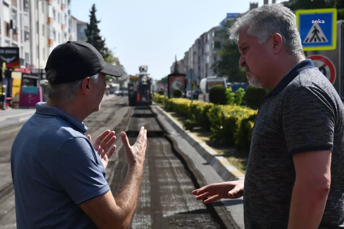 Lüleburgaz Belediyesi İstasyon Caddesi\'ndeki çalışmaları yeniden yapıyor