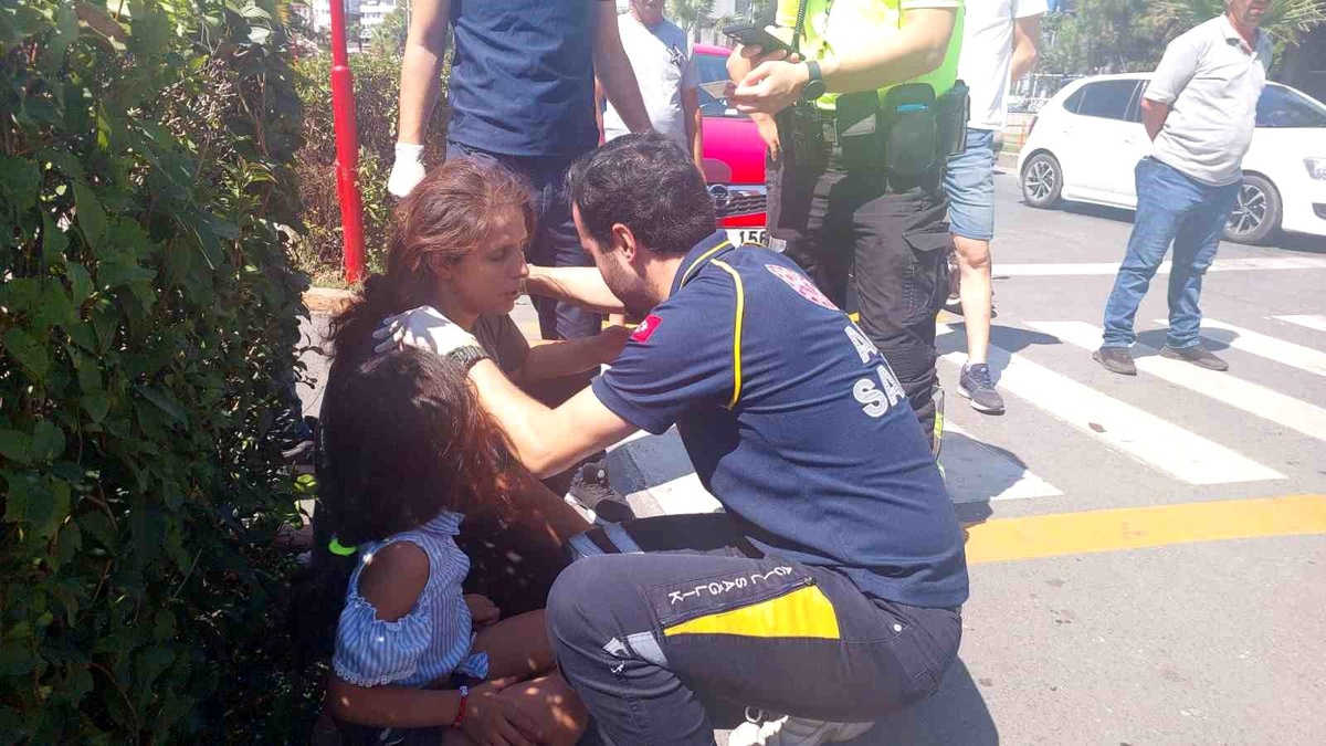 Zonguldak\'ta trafik kazası: 2 yaya ve motosiklet sürücüsü yaralandı
