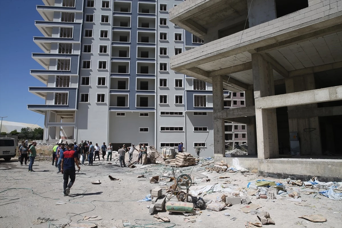 Nevşehir\'de İnşaat İskelesi Çöktü: 1 İşçi Hayatını Kaybetti