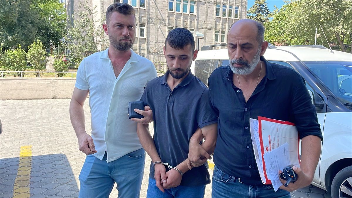 Samsun\'da Arkadaşını Bıçakla Yaralayan Şüpheli Tutuklandı