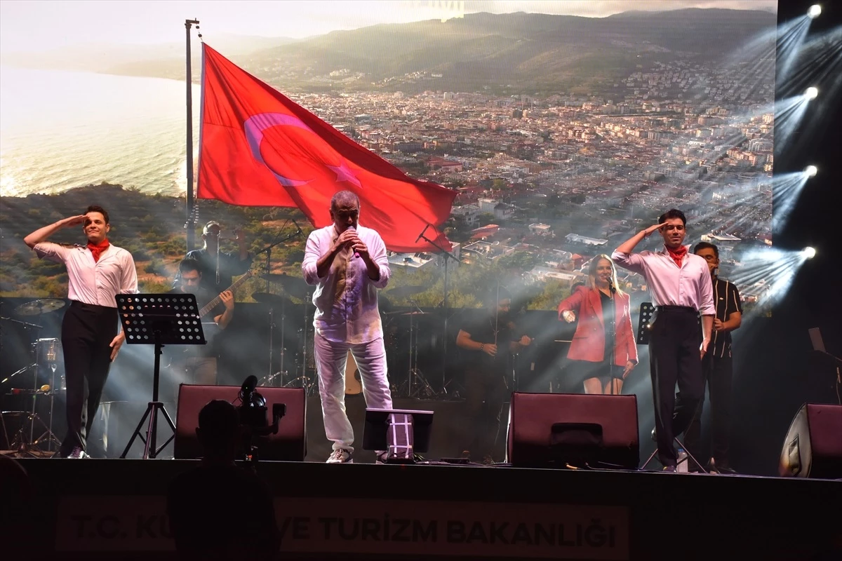 Şarkıcılar Trabzon\'da Sevenleriyle Buluştu