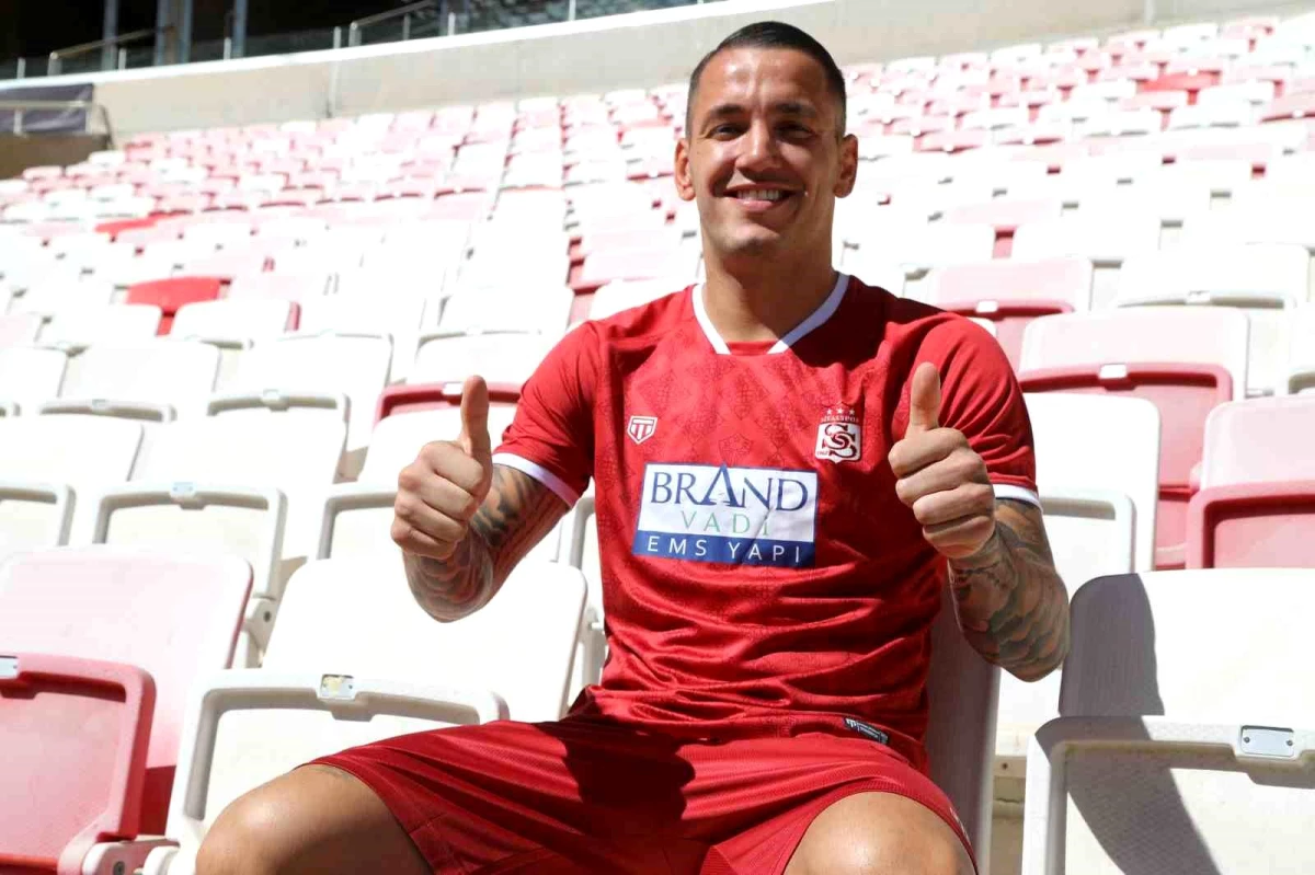 EY Sivasspor, Rey Manaj ile 3 yıllık anlaşma sağladı