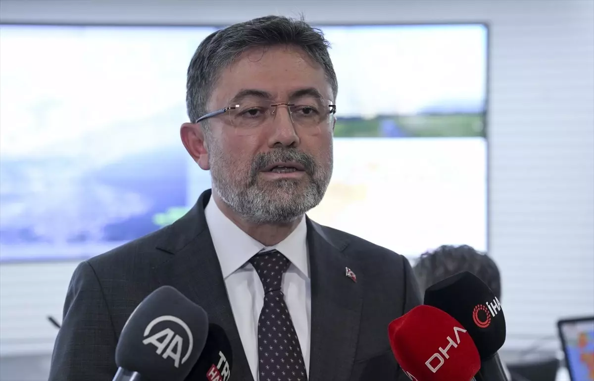 Tarım ve Orman Bakanı Yumaklı: "(Çanakkale\'deki yangın) Kepez beldesi başta olmak üzere yangın Çanakkale şehir merkezini teğet geçer halde ilerliyor"