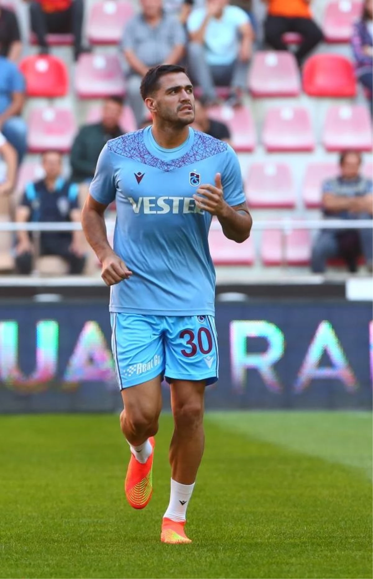 Trabzonspor\'un Maxi Gomez\'i Cadiz\'e bedelsiz kiralandı