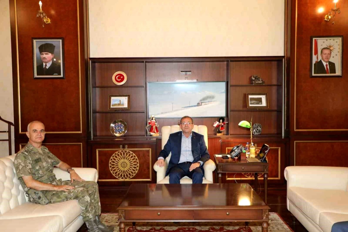 Tuğgeneral Şahin Yenilmez, Vali/Belediye Başkan Vekili Ziya Polat\'ı ziyaret etti