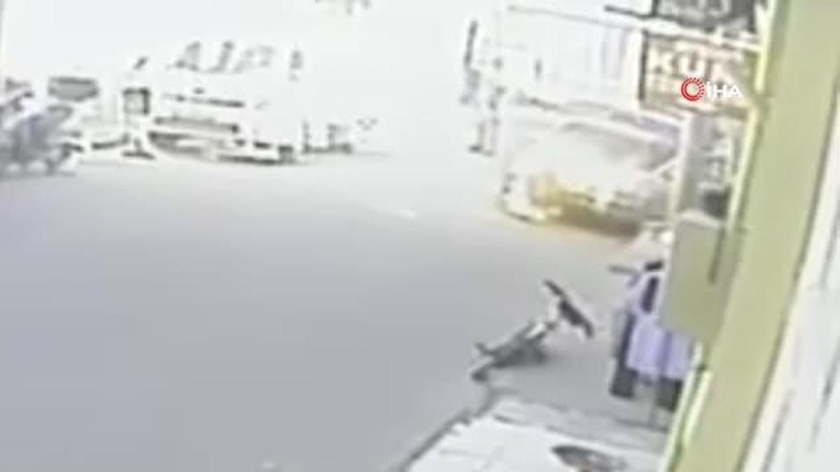 İznik\'te Otomobil Alev Alev Yandı, Tüp Kamyoneti Korku Dolu Anlar Yaşattı
