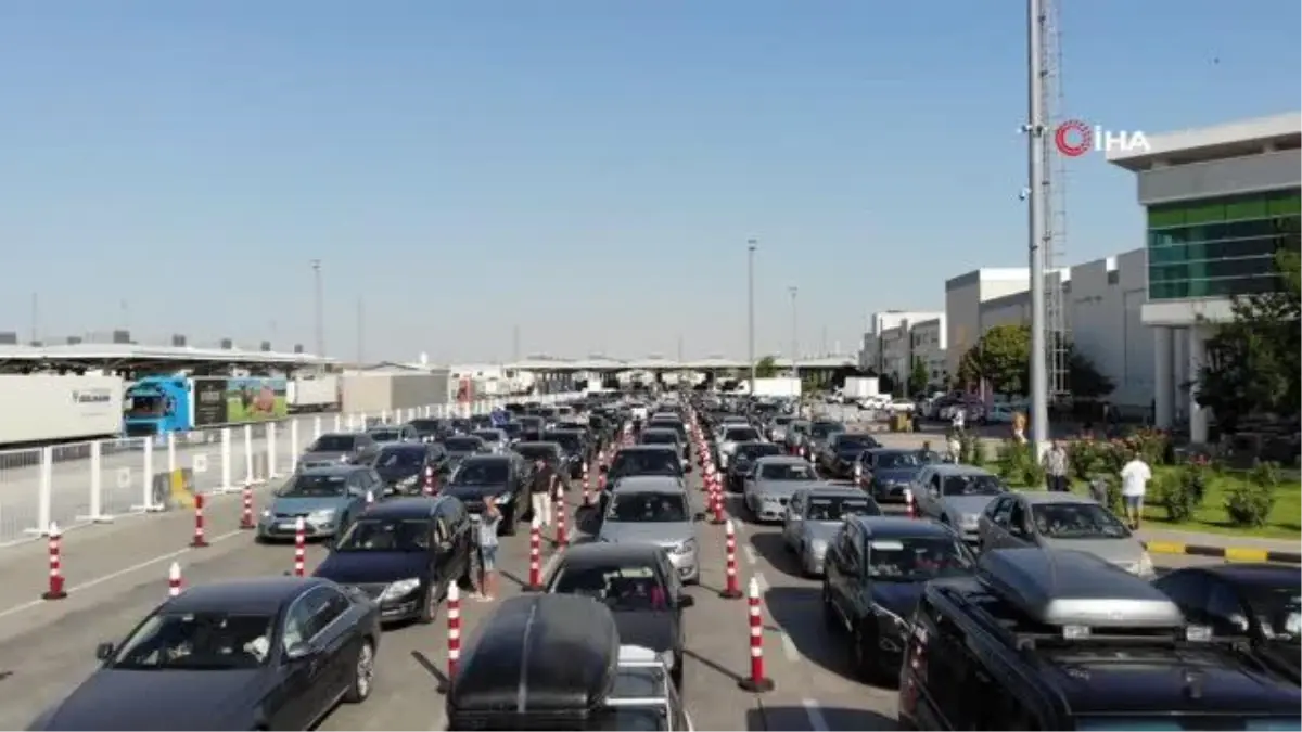 Gurbetçilerin Dönüş Yolculuğunda Kapıkule ve Kapitan Andreevo\'da Uzun Araç Kuyrukları Oluştu